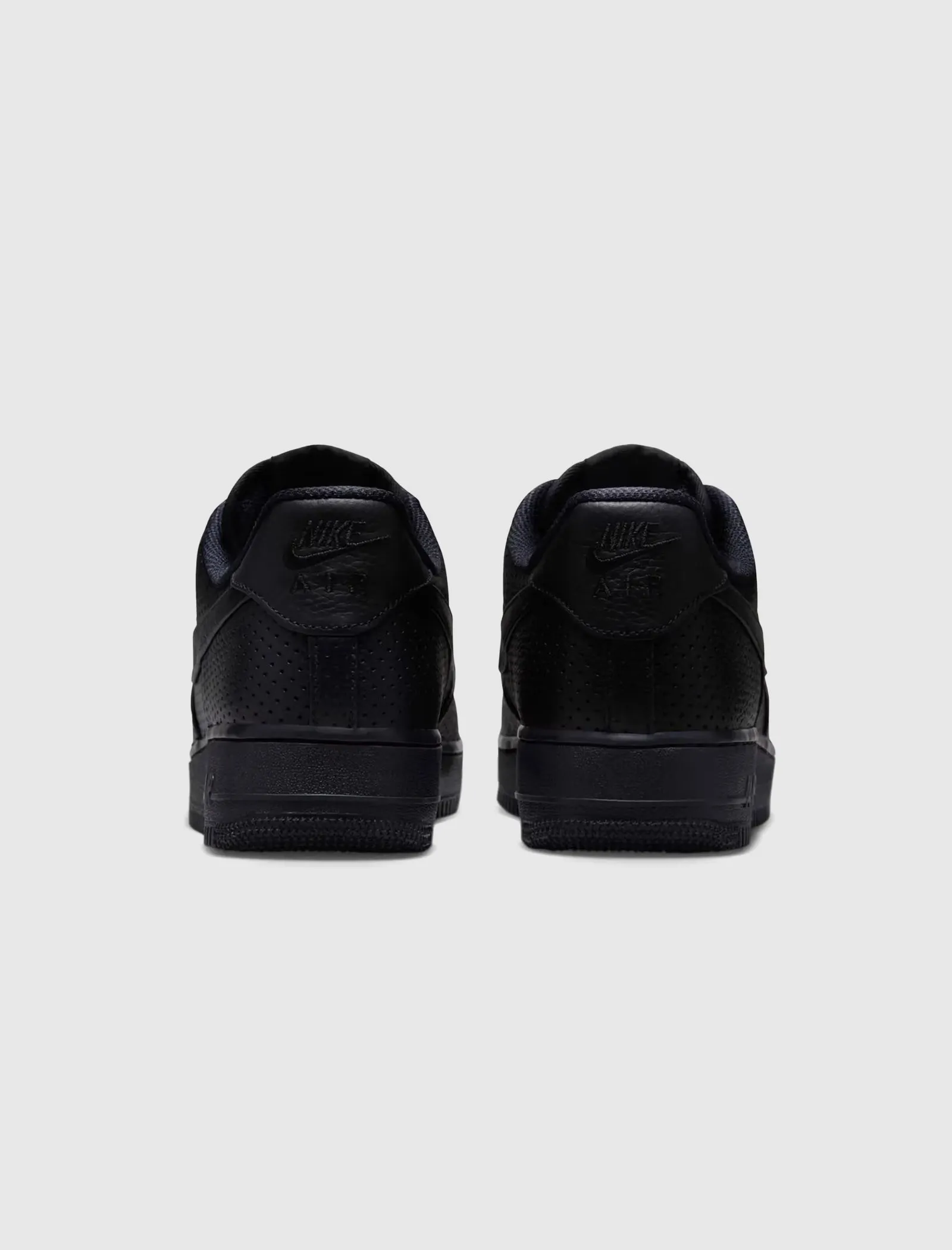 AIR FORCE ONE LOW SP PERFORATED BLACK